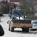 Bager stigao ispred kuće nestale danke (2) Policija blokirala prilaz