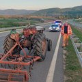 Mrtav pijan vozio traktor u kontra smeru na: Auto-putu Na bahatu vožnju reagovao i ministar Vesić: "Ovo se nikada nije…