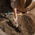 Arheolozi našli prvi novčić ikada kojim su ljudi trgovali u ovom delu sveta i postoji dobar razlog zašto je presečen na…