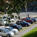 Vozači, oprez! Na automobilima lepe lažne naloge za neplaćeni parking: Ostave vam samo ovaj papir (foto)