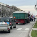 Studenti koji pešače iz Subotice danas stižu u Novi Sad - doček kod Železničke stanice