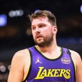 Ne može da sačuva ni stolicu: Legenda NBA lige besna na Dončića! (video)