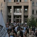 (Foto, video) blokade u Beogradu: Gradski prevoz funkcioniše, prekid samo u Zemunu: Blokirana Požeška