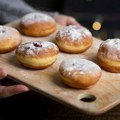 Nećete prestati da ih jedete! Mini krofnice sa kremom koje se prave bez kvasca, a gotove su za samo 10 minuta