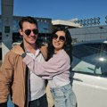 Uživa za sve pare: Tanja Savić otišla iz Srbije, pa se slikala pored mora: Evo gde uživa, Muki se ne odvaja od nje