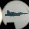 NATO razmatra ukidanje ograničenja na gađanje ruskih borbenih aviona
