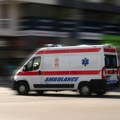 Užas na Vračaru! Žena pala s trećeg sprata: Ima otvorene prelome ruku, nogu, kičme, lekari joj se bore za život!