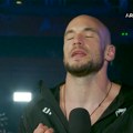 Uroš Medić kao Novak Đoković: S povređenim meniskusom kolena razbio rivala!
