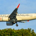 Avion propao 300 stopa, putnici poleteli iz sedišta: Pilot pozitivan na marihuanu, povređene 24 osobe