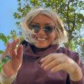 "Današnji projekat - hranilice za koke" Udovica pevača napravila kokošinjac u dvorištu: "Najbolje rešenje"
