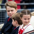Princ Vilijam sija od radosti na fotografiji sa troje dece