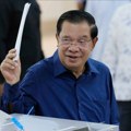 Kambodžanski premijer najavio da će se povući sa funkcije i predati sinu