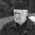 Unuci nosili krst i žito: Na pravoslavnom groblju u Pančevu sahranjen Milovan Glogovac