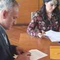 Потписана два уговора за куповину сеоске куће у околини Врања