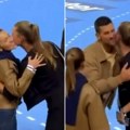 Ne igra za Srbiju, ali je jedno odalo! Kad je poljubila Novaka i Jelenu, ceo Pariz znao da je naša! (video)