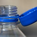 Čepovi i plastične flaše u EU: ubuduće samo nerazdvojni
