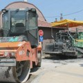 Počelo asfaltiranje u Milunke Savić, najavljeno priključenje solitera na kotlarnicu ZC FOTO