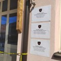 Ove table su "osvanule" na srpskim institucijama u Leposaviću: Postavila ih tzv. kosovska policija