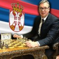 Vučićeva diplomatska simultanka Ruski, američki ili evropski čovek? Rezultati jasno kažu: Vučić je sluga samo srpskog…