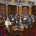(BLOG) Četvrti dan vanredne sednice, danas rasprava o tri medijska zakona
