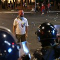 Sukobi građana i policije: Privedeno više desetina na protestu u Beogradu (FOTO)
