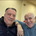 "Teško mu pada mirovanje, nema bolove, prima terapiju" Mendžer posetio Halida Bešlića u bolnici pa otkrio u kakvom je stanju…