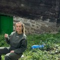 Kućica od drveta, a šuma svuda okolo: Pevačica pokazala ogromno imanje na planini, ne vraća joj se u grad: "Samo mir i cvrkut…
