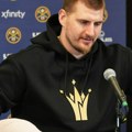 Ameri su ostali u šoku! Jokić pokazao ruku, navijači Denvera zanemeli! (video)