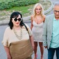 "Potrudićemo da ga strpamo u zatvor": Roditelji rijaliti učesnice stigli na superfinale i napravili haos
