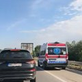 Sudar autobusa i automobila u Mladenovcu: Poginuo muškarac, sedam putnika i vozač povređeni