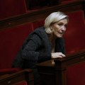 Marin Le Pen izlazi pred sudiju u Parizu: Liderka francuske desnice negirala optužbe za proneveru sredstava EU, novac otišao…