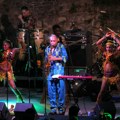 Najveća zvezda afrobita ponovo u Beogradu: Femi Kuti sa bendom "The Positive Force" i plesačicama najavljuje šou za…