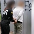 (Video): Inspektorka ukp presrela gospođu u beloj jakni na parkingu: Carinila vazduh, carinici klimali glavom - sad svi…