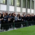 Stotine ljudi čekaju da se oproste od Đorđa Armanija