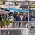 Melina i britanski milioner stigli na svečanu večeru, ona sva u belom! Restoran na Azurnoj obali se satima spremao za gala…