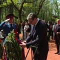 Vučić položio venac u Donjoj Gradini – obeležena 81. godišnjica proboja logoraša iz Jasenovca