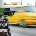 Опел Астра "јурила" 696 км/х кроз насеље?! Полиција признала грешку, али је возач ипак кажњен