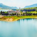 Tajna potopljenog sveta u BiH: Ispod ovog nestvarnog jezera kriju se sela, groblja i istorija stara vekovima