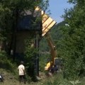 Počelo rušenje vikendica na obali Gazivoda, prisutne jake policijske snage