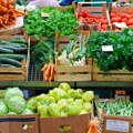 Dosta jeftinije ove namirnice: Ovo su cene na pijacama širom Srbije