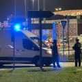 Muškarac se zabarikadirao sa decom u audiju i puca na policiju Drama na aerodromu u Hamburgu, sve blokirano (video)