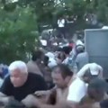 Šok bomba otkinula ruku demonstrantu: Dramatične scene sukoba policije i pobunjenih građana u Jermeniji, ima povređenih…