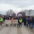 Vinarčani blokirali stari auto-put zbog problema sa kanalizacijom (video)