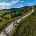 Izraelski turisti na e-bike turi kroz Zlatibor