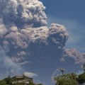 Urušavanje kratera vulkana Etna izazvalo masivnu erupciju