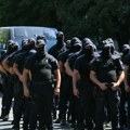 Policajci sa fantomkama prave „sačekušu“ kod Pravnog fakulteta