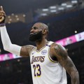 Postoji dobar razlog zbog kog Lebron još nije produžio ugovor