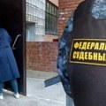 Zločin i kazna: Pokušala da ponizi ruske borce, a sada čisti ulaze (foto)