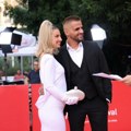 Pevač zaveo fatalnu plavušu, a radu manojlović zvao u tri ujutro! Krili emocije od svih, a sada blistaju zajedno: Ona važi za…