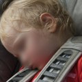 Majka ostavila decu u autu na vrućini, pa otišla da odrema: Našli ih bez svesti, reanimacija bila uzaludna